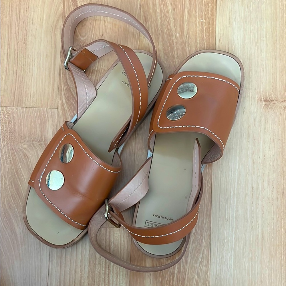 Lou.Earl Tan Leather Sandals with Gold Accents - Picture 3 of 16